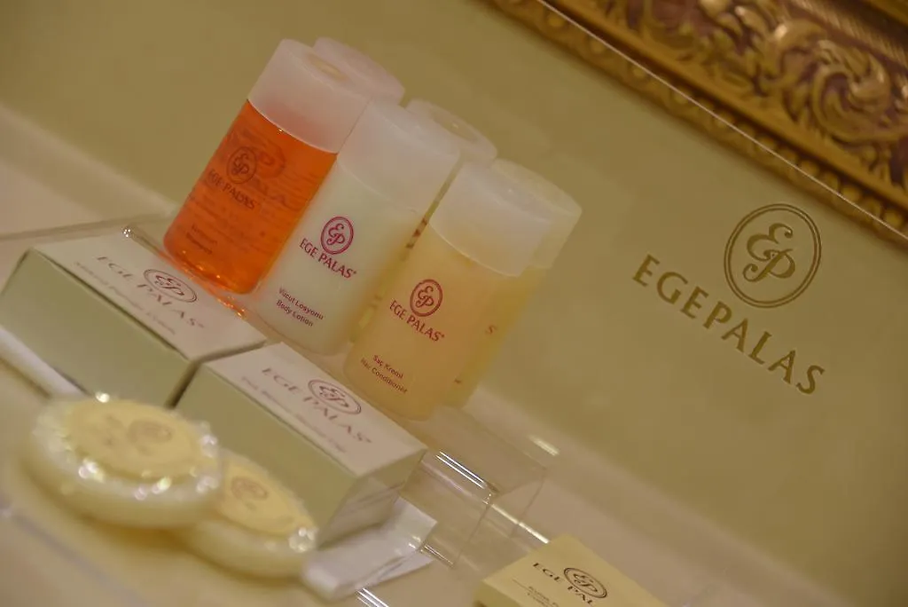 Ege Palas Измир Отель